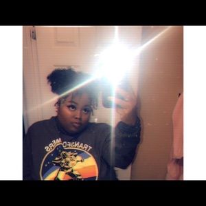 Meet your Posher, Alexis